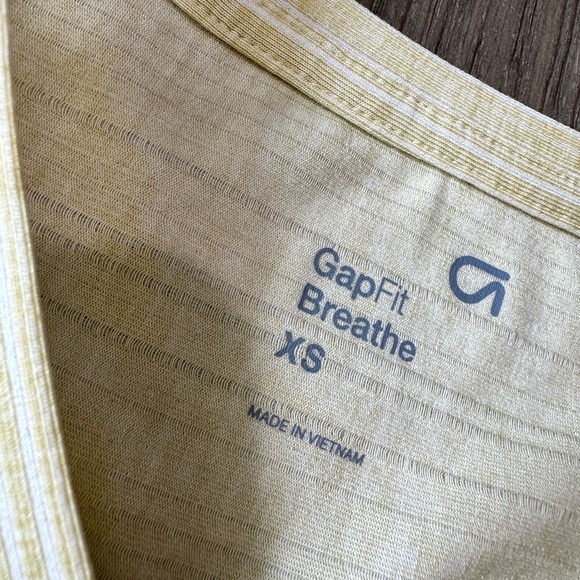 Bundle of 2 GapFit Breathe Tank Tops Size XS - Picture 7 of 10